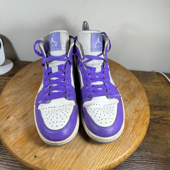 Air Jordan‎ 1 Mid Action Grape Women's Size 7 Shoes Sneakers DR8884-001 - Picture 2 of 9
